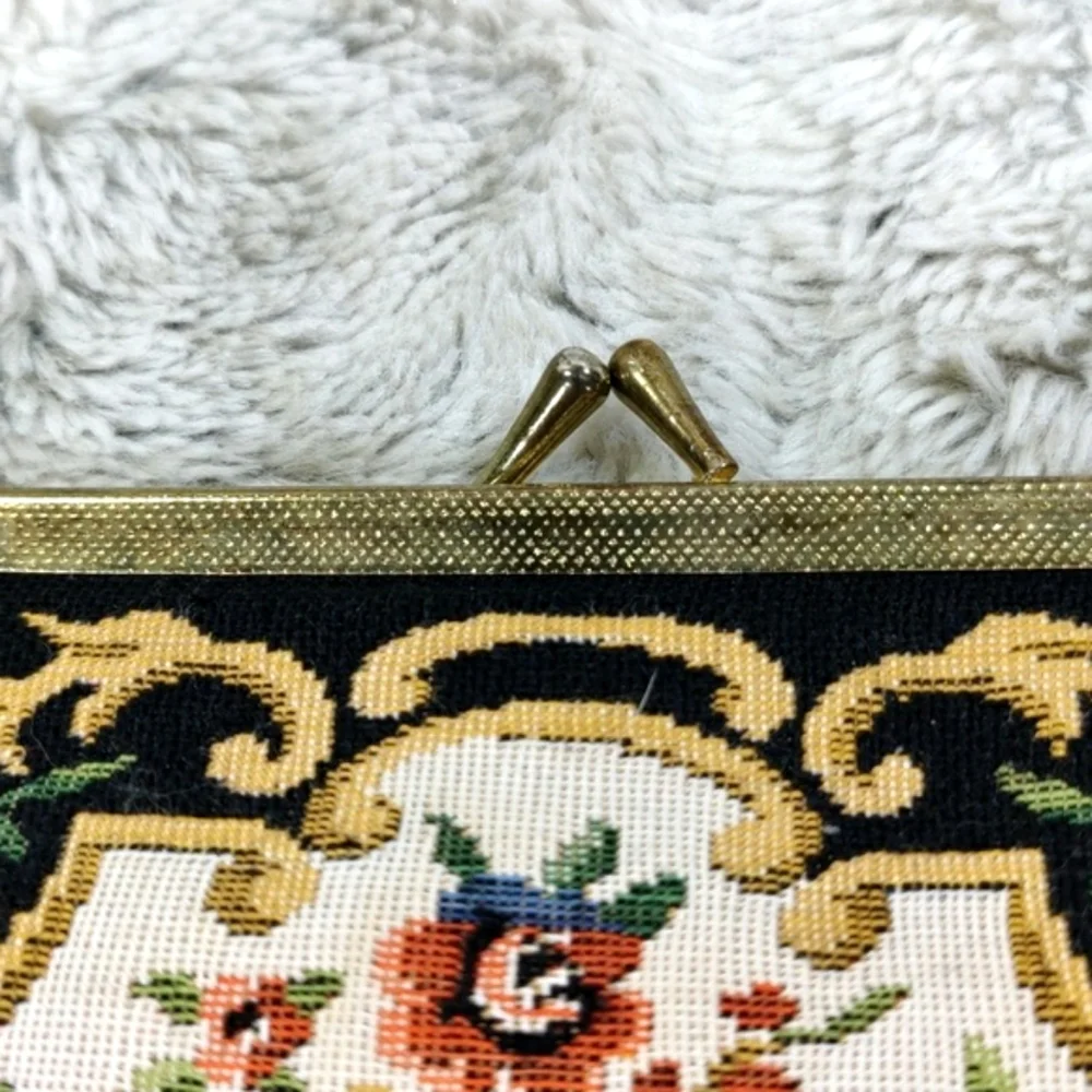 Vintage Tapestry Beautiful Floral / Black Purse & Gold Clasps - Picture 4 of 15